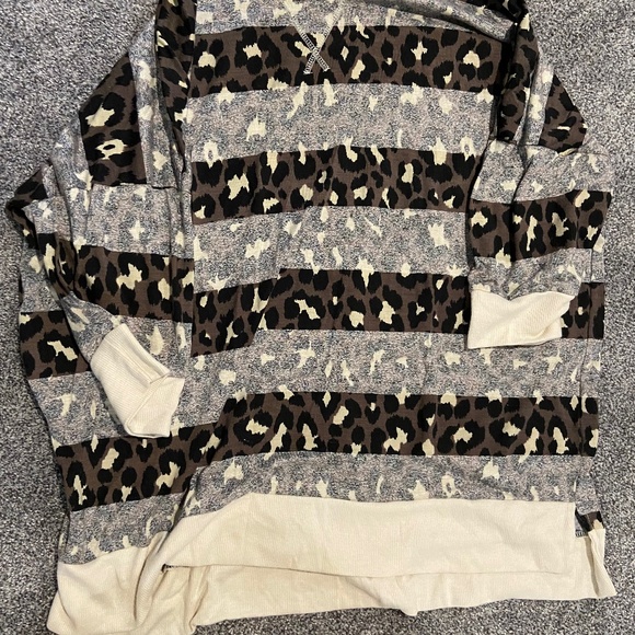 Sweater - Picture 1 of 2